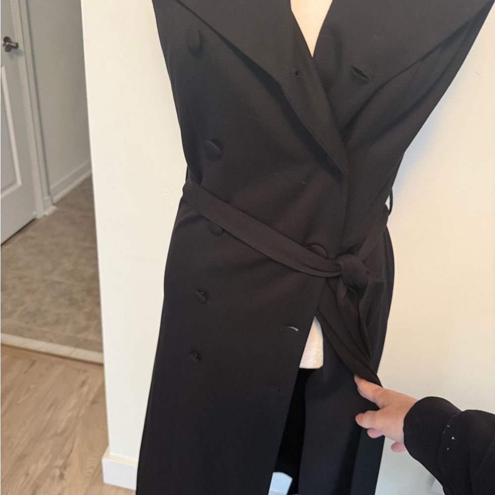 Sleeveless trench coat dress sample - Picture 4 of 5